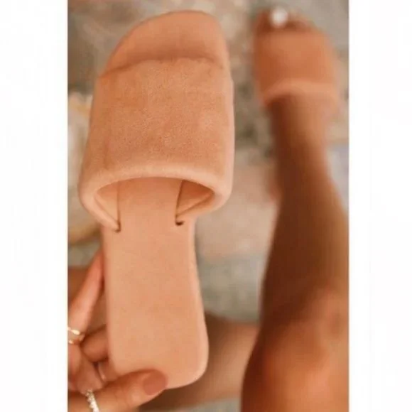 !! NEW !! Super Soft Slide Sandals in Blush - Picture 3 of 10